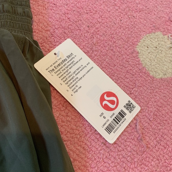 Lululemon “The Every Day Skirt” - Picture 4 of 4